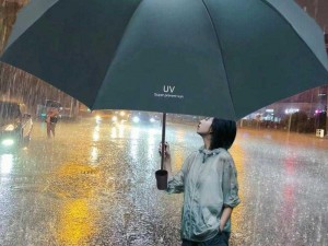 外勤中突然下雨麻妃：一把能遮风挡雨的伞